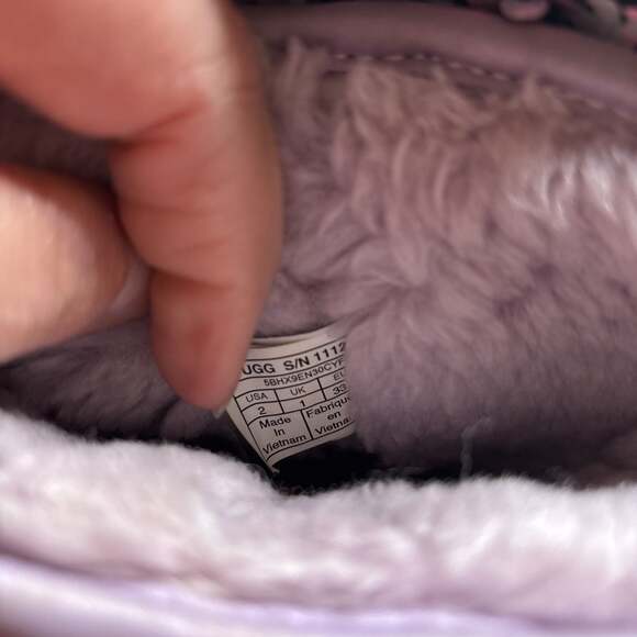 UGG Classic Short Stellar Sequin Lilac Frost Fur Boots girls - Picture 4 of 6